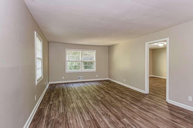 Building Photo - 501 Villa Ave