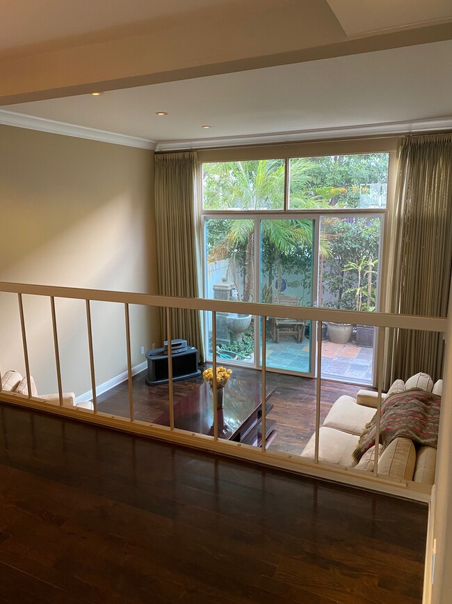 Living room - 4374 W Kling St