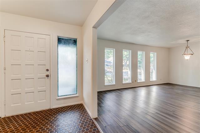 Foto del edificio - 2107 Briarwood Blvd