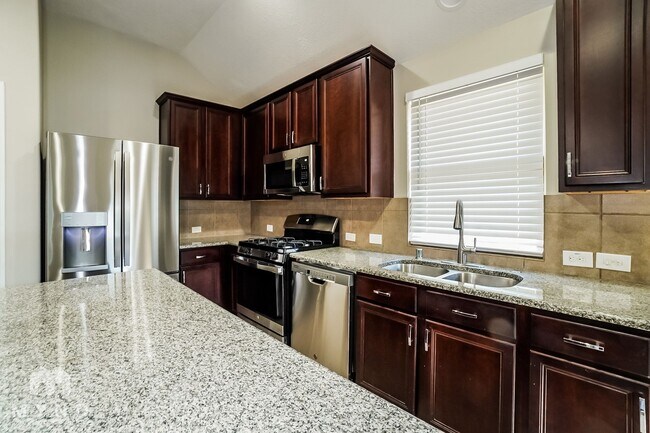 Foto del edificio - 22015 Cascade Hollow Ln