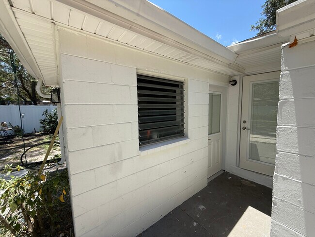 Foto del edificio - 4034 S Westshore Blvd