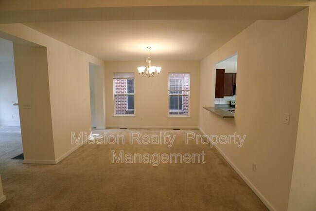 Building Photo - 1721 W Cary St