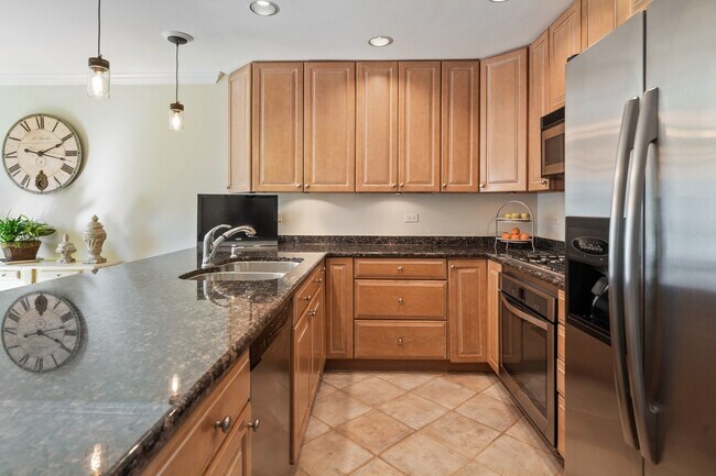 Foto del edificio - 2304 N Lakewood Ave