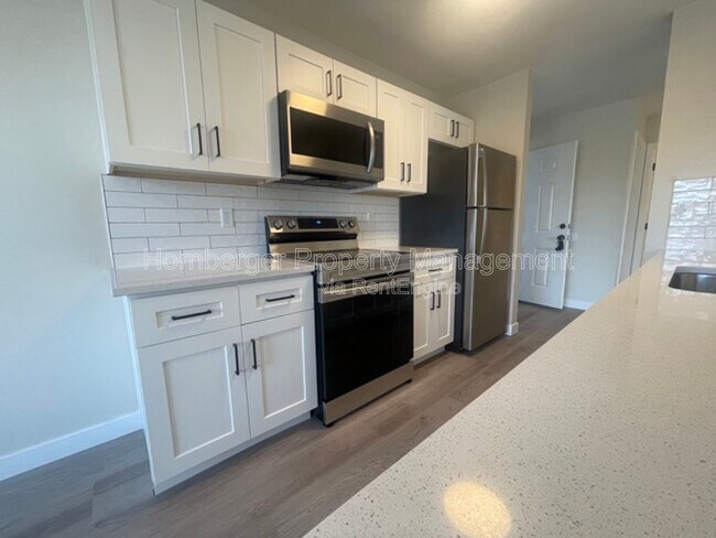 Foto del edificio - 1924 N Crestline St