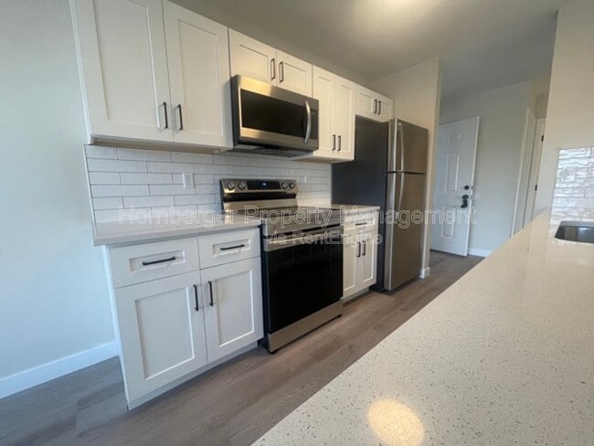 Building Photo - 1924 N Crestline St