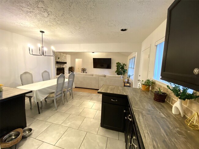 Foto del edificio - 9810 Shell Rock Rd