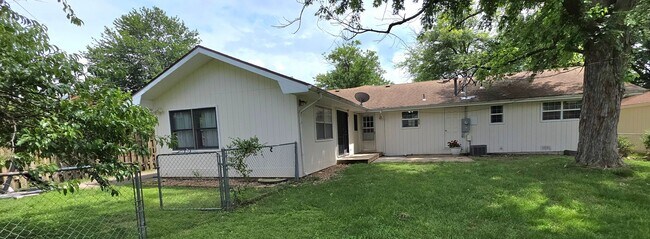 Foto del edificio - Outstanding 3-4 Bedroom close to Mall! $1895