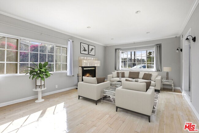 Foto del edificio - 5724 Greenbush Ave