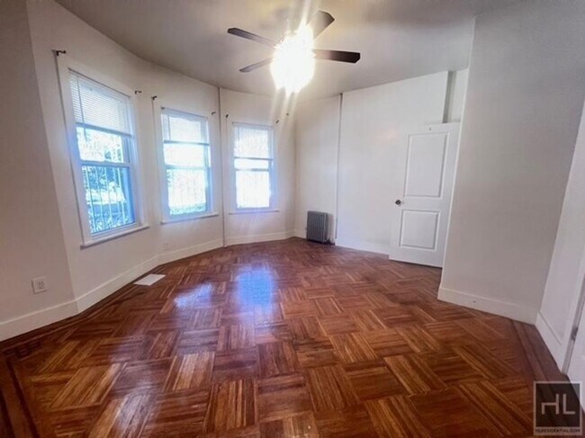 Building Photo - 3 bedroom in BROOKLYN NY 11210