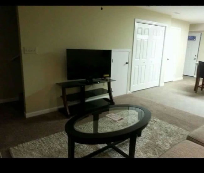 Building Photo - 1717 Locust Ave