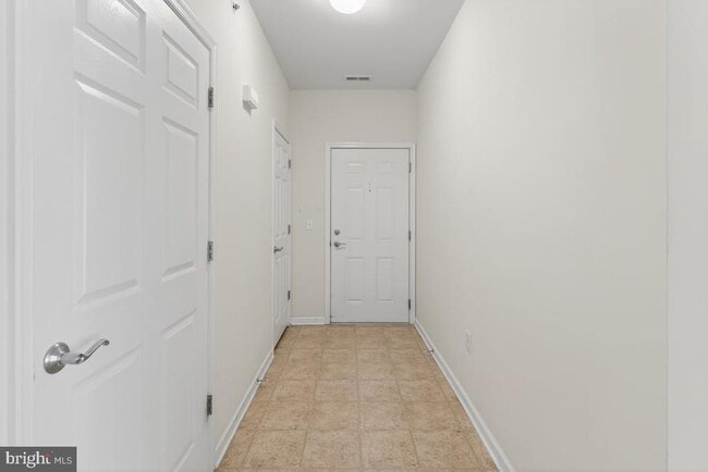 Building Photo - 1447 Sierra Dr