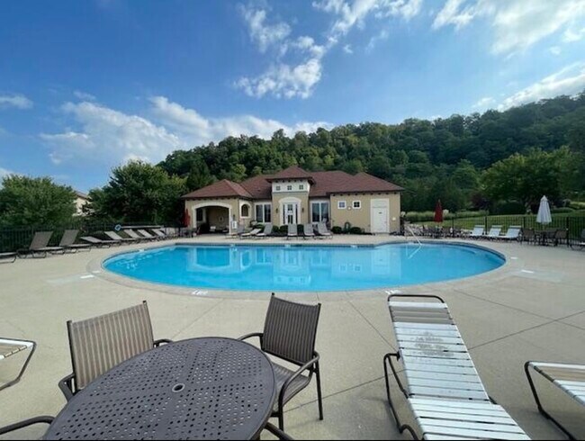 Foto del edificio - 2349 Rolling Hills Dr
