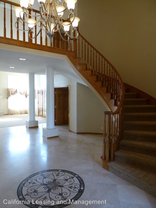 Building Photo - 5 br, 3.5 bath House - 26921 Whitehorse Place
