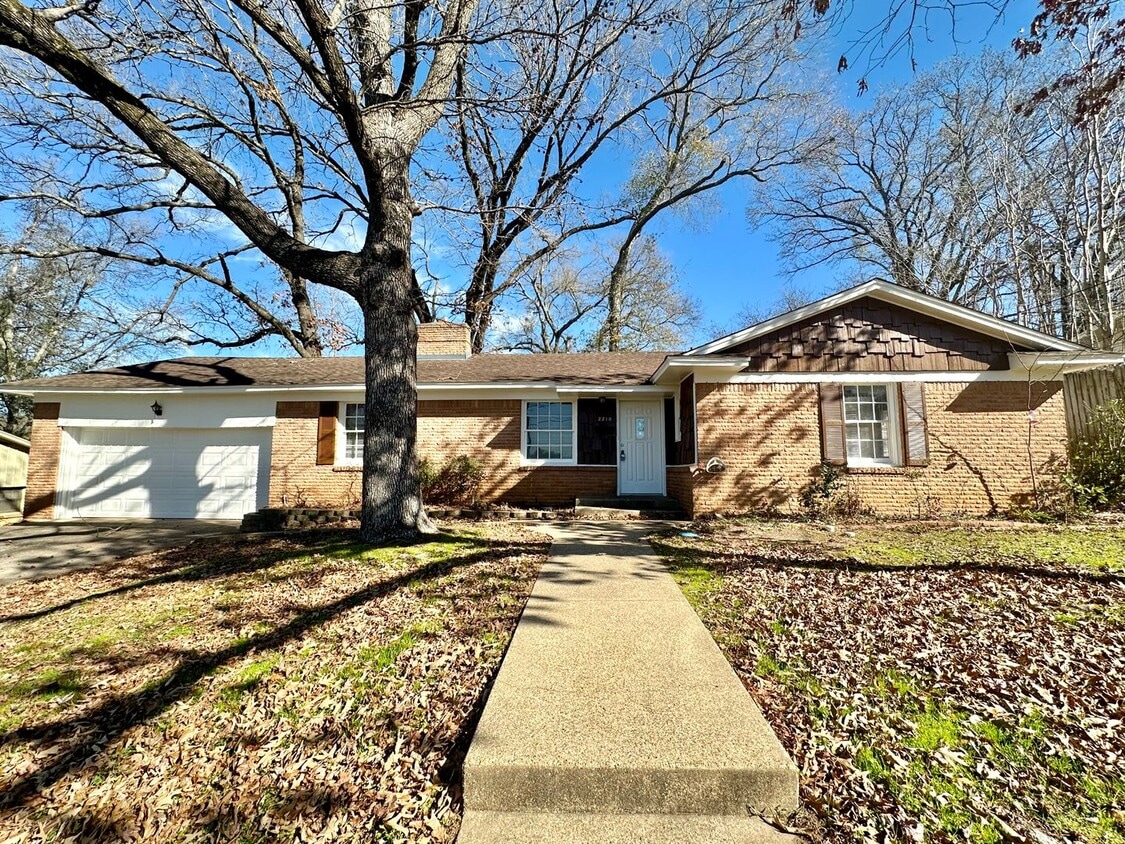 Primary Photo - Tour Today! Newly Updated 3 Bedroom 2 Bath...