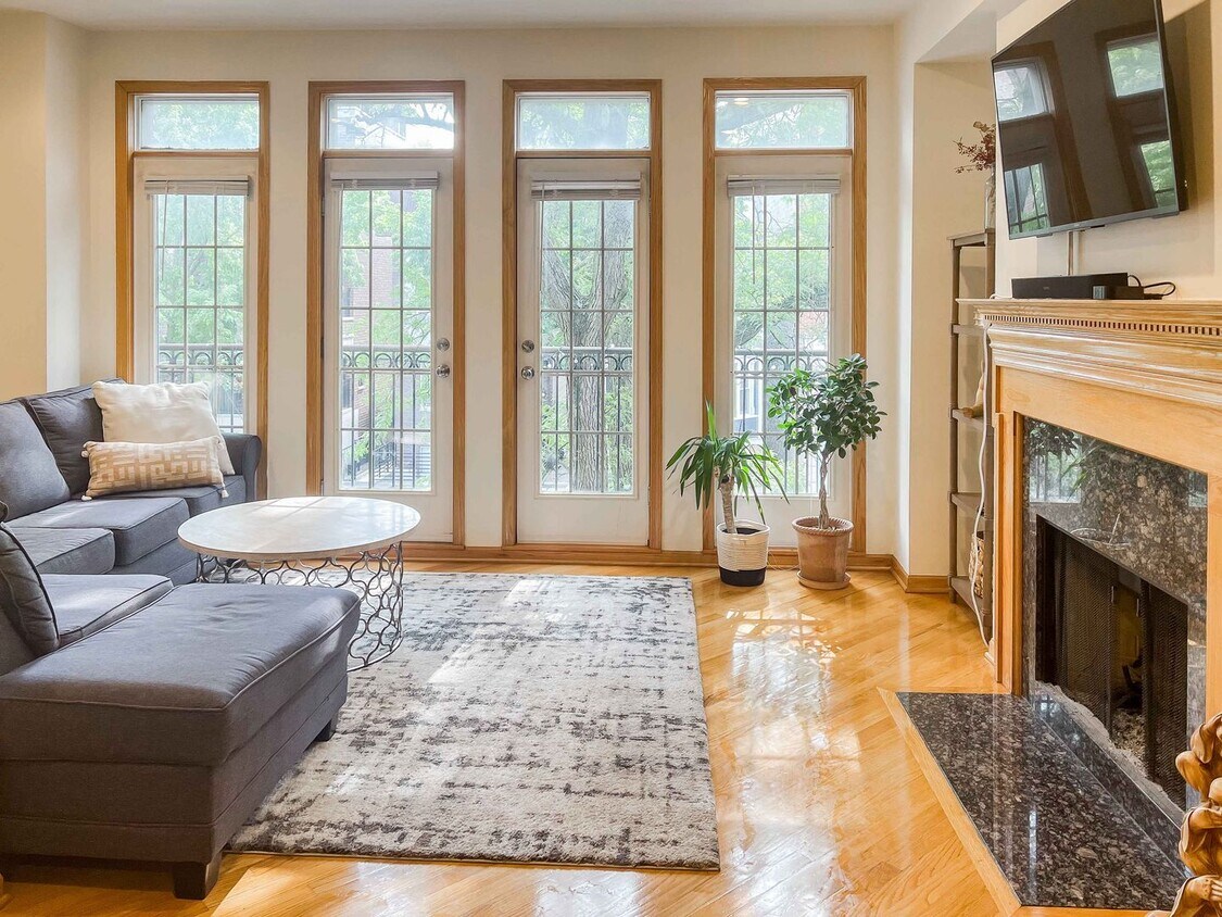 Foto principal - 2550 N Southport Ave