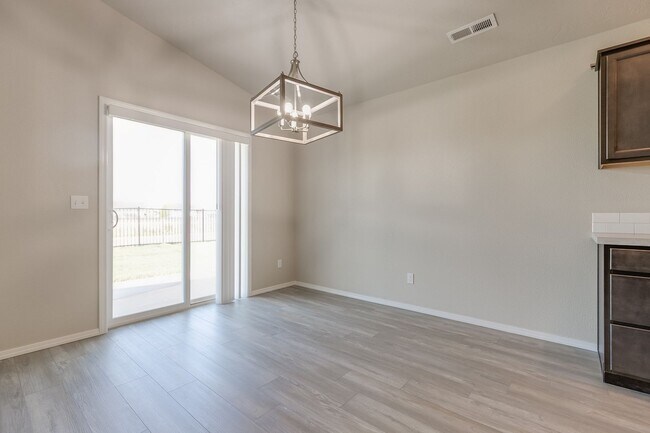 Building Photo - Beautiful Home Available Now!