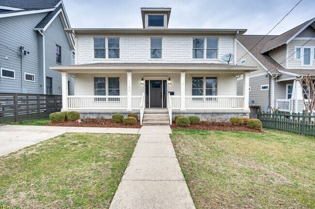 Building Photo - Charming & elegant 4BE/3.4BA home in the 1...