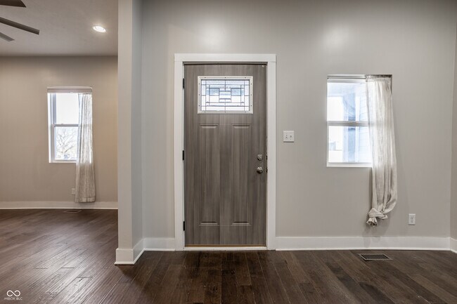 Building Photo - 421 E Morris St