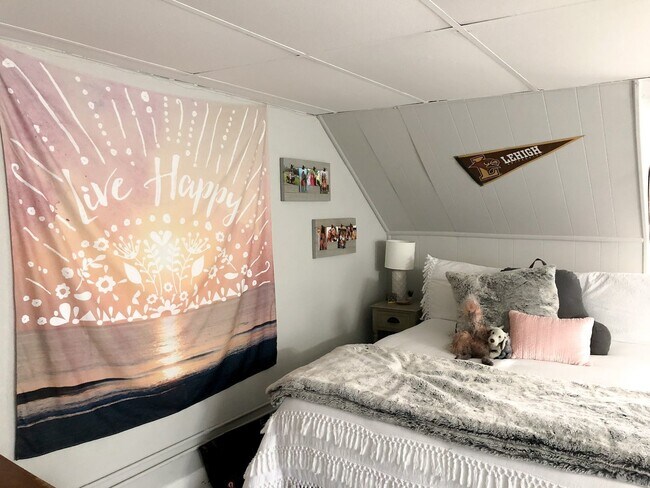 Foto del edificio - Off-Campus Student Housing Available Augus...