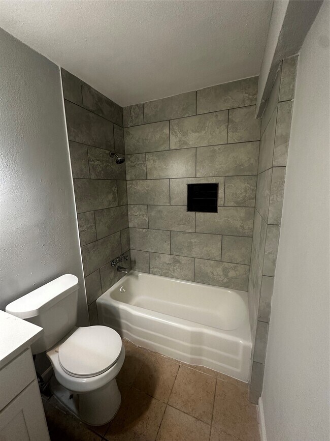 Building Photo - 8110 Albacore Dr