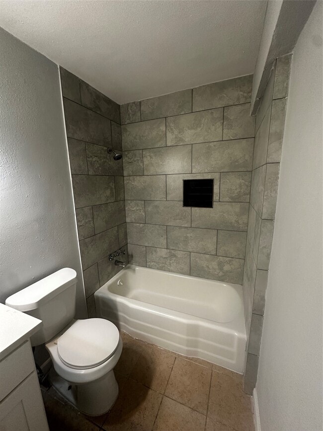 Building Photo - 8110 Albacore Dr