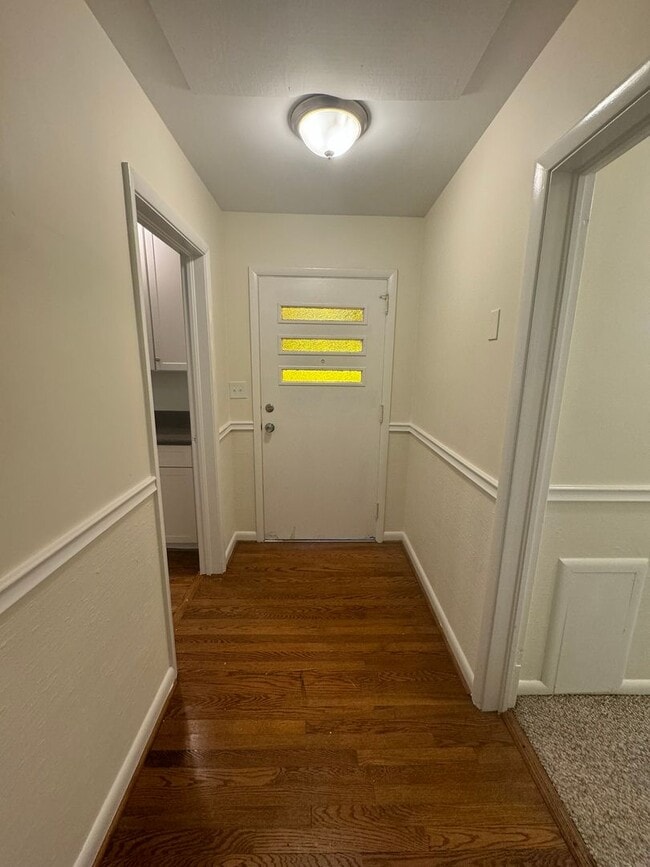 Building Photo - Cute 3 Bedroom House on Hardin Dr.!