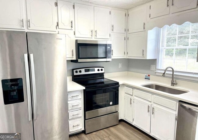 Foto del edificio - 123 Toby Springs Ln