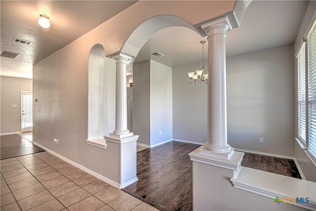 Foto del edificio - 1011 Sugar Brook Dr