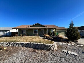 Building Photo - 300 Nicole Dr