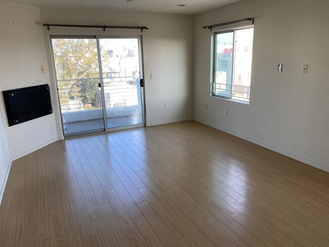 Building Photo - 3647 Dunn Dr