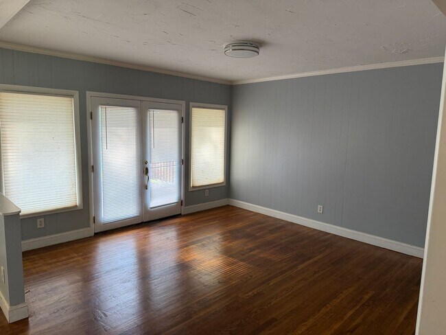 Foto del edificio - 1311 Clover Ln