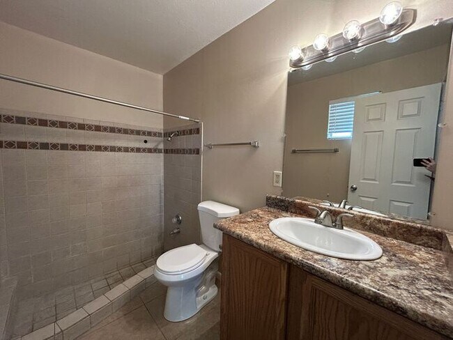 Foto del edificio - 301 W Olive Ave