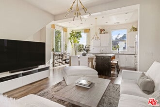 Building Photo - 2217 Branden St