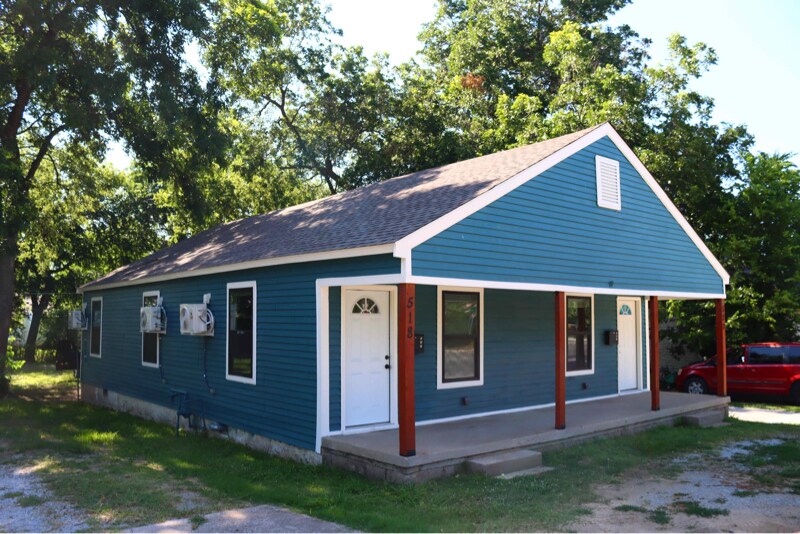 Primary Photo - 518 N Harvard Ave