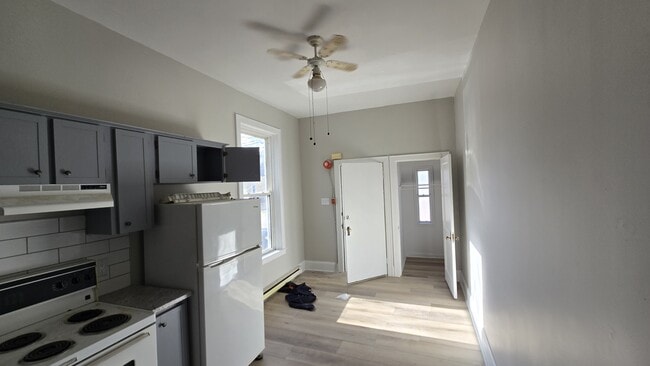 Building Photo - 97 Alma St