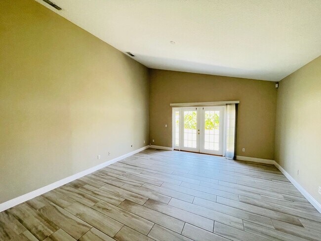 Foto del edificio - Awesome 4 Bedroom, 3.5 Bathroom Home in Or...