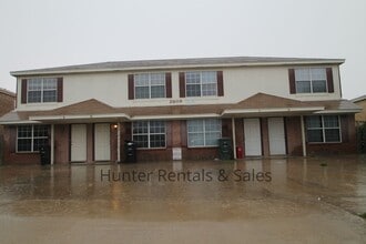 Building Photo - 2809 Leroy Cir