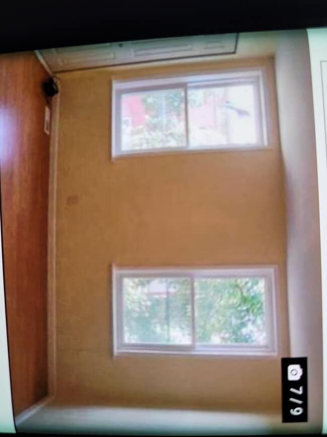 Fotografía del edificio - 2115 Sigel St