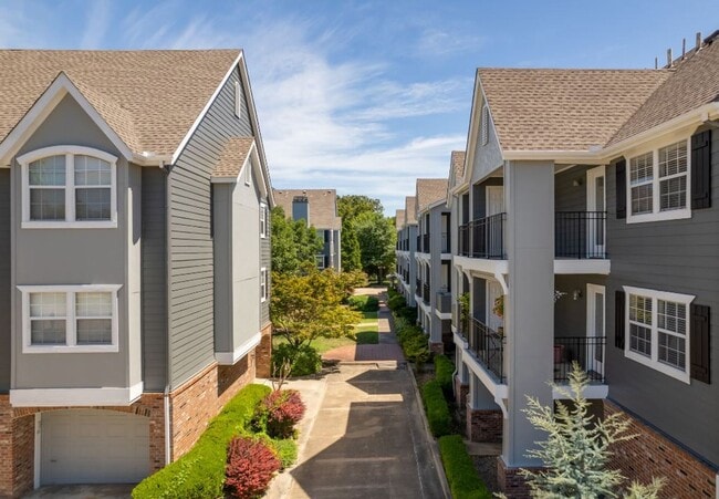 Building Photo - 2-bedroom 1 bath available in midtown!