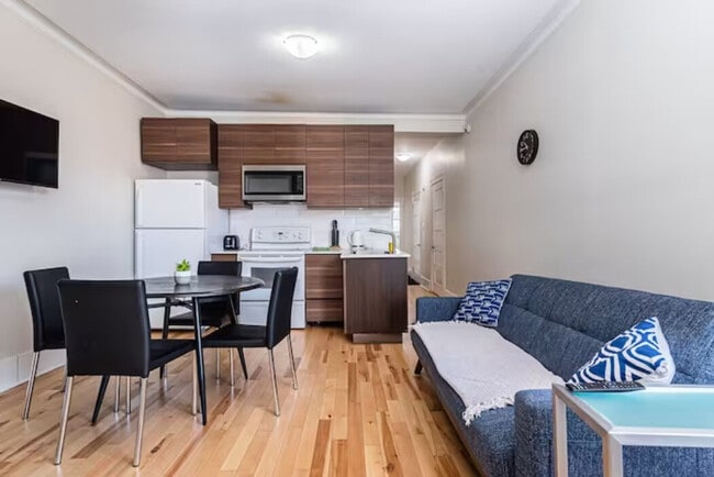Building Photo - 926 Rue Saint-Philippe