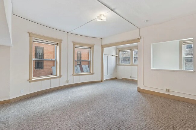 Foto del edificio - 2311 W Wisconsin Ave