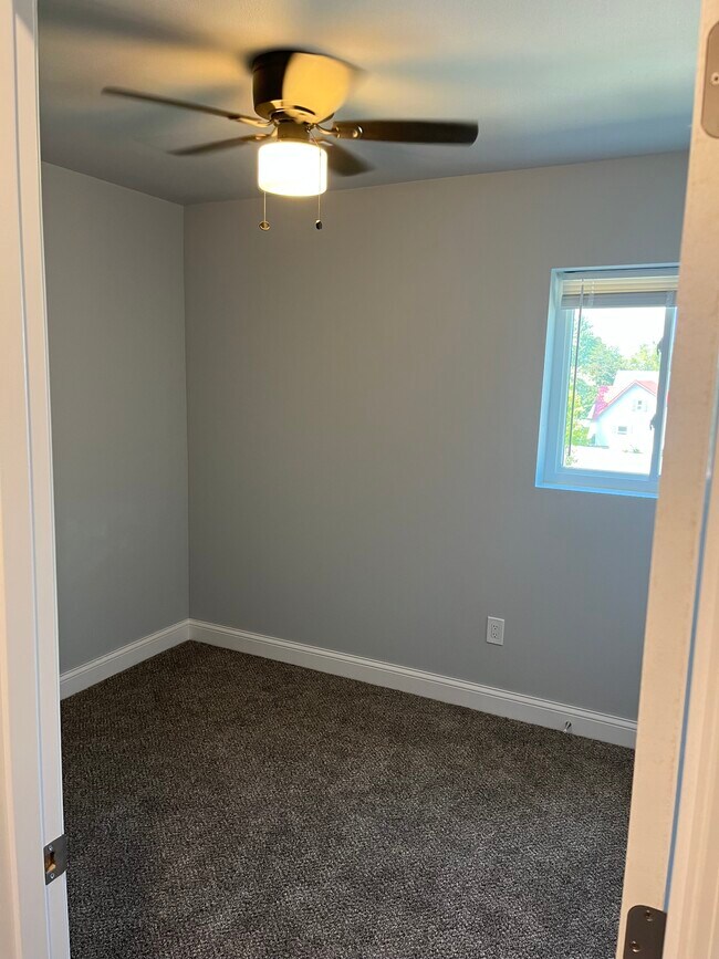 408 Academy St, Elroy, WI 53929 Apartments in Elroy, WI