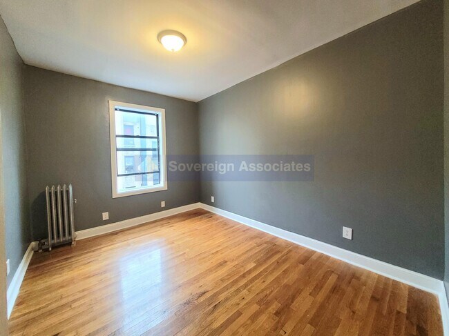 Foto del edificio - 176 Nagle Avenue