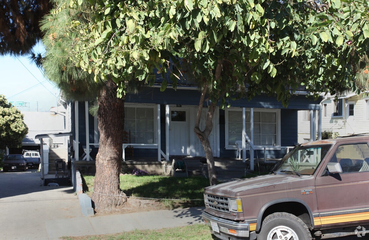 Building Photo - 926 N Loma Vista Dr