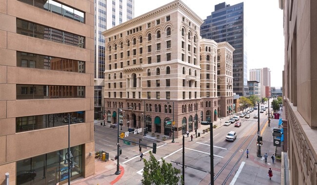 City views from your living room - Bank Lofts