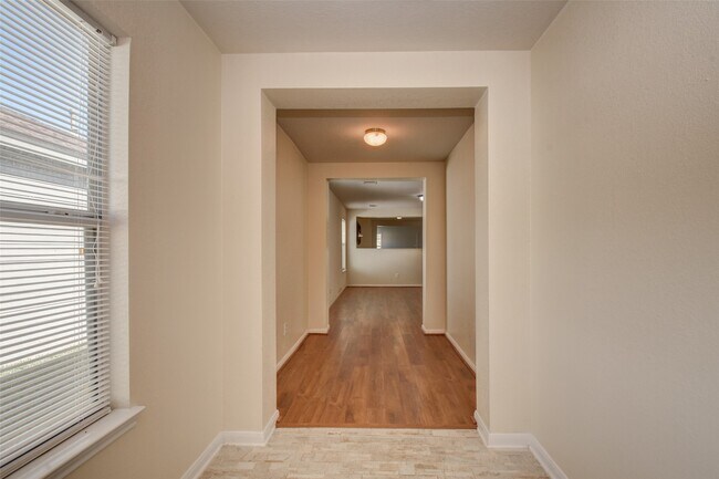 Building Photo - 18742 Westgate Park Dr