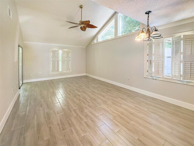 Foto del edificio - 4958 Village Garden Dr