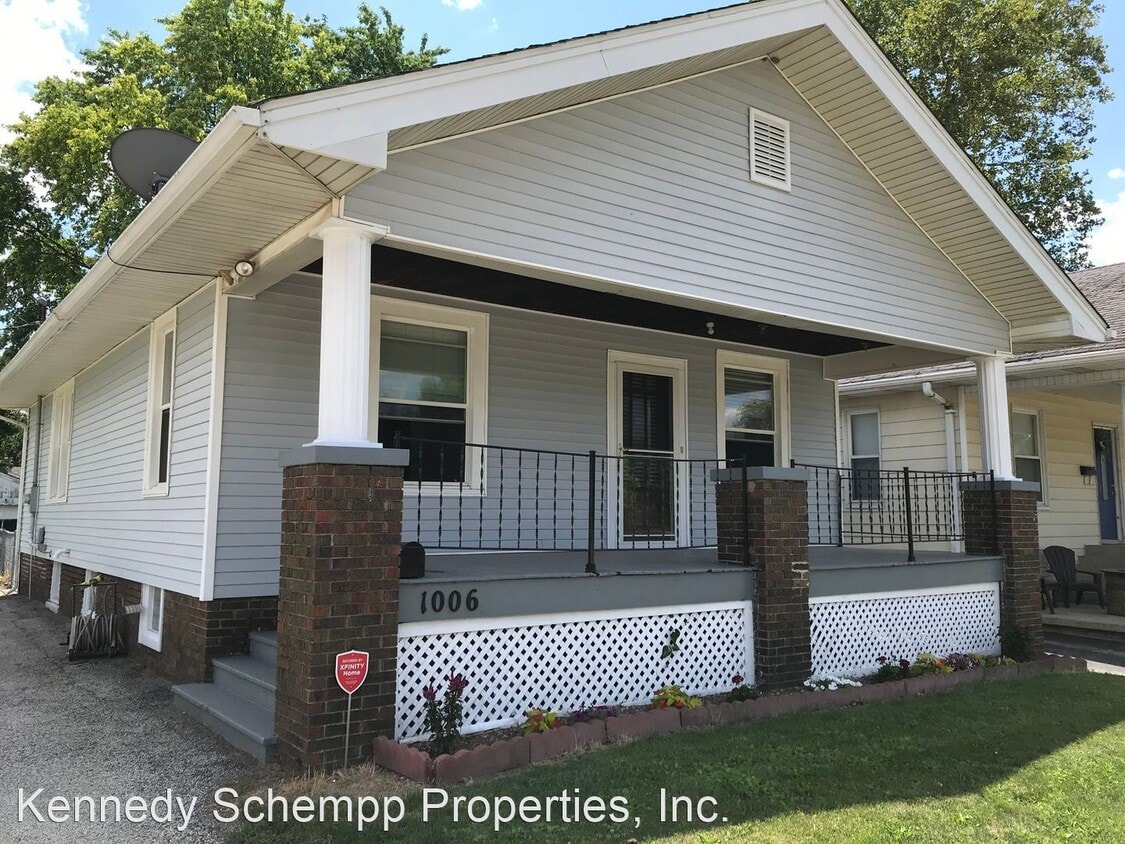 2 br, 1 bath House 1006 E Sangamon Ave House Rental in Springfield, IL