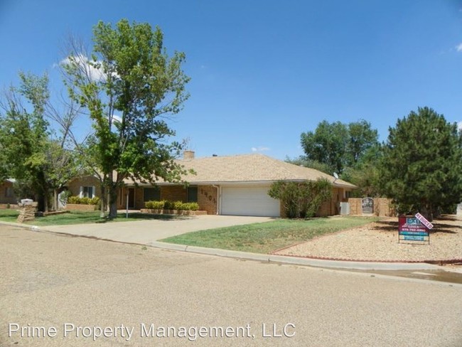 Building Photo - 3 br, 3 bath House - 1401 HILLCREST