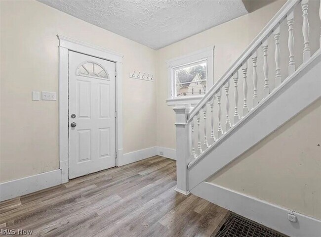 Building Photo - 374 Gibbs Pl